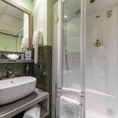 Hotiday Discovery - Отель