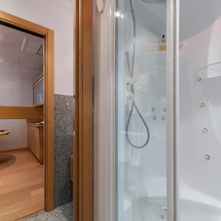 Отель Hotiday Discovery -