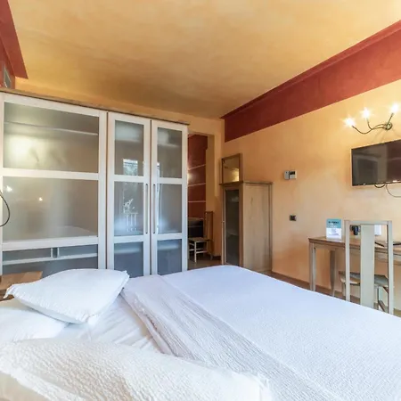 Hotiday Discovery - Отель Верона