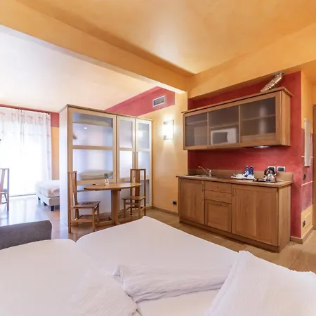 Отель Hotiday Discovery - 4*