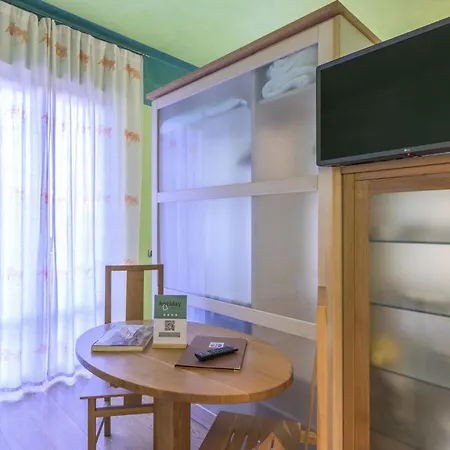 Hotiday Discovery - Отель Верона