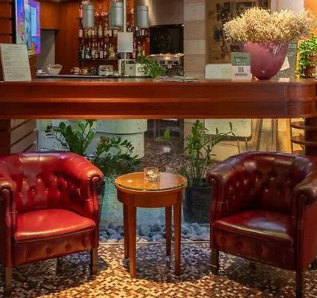 Hotiday Discovery - Отель Верона