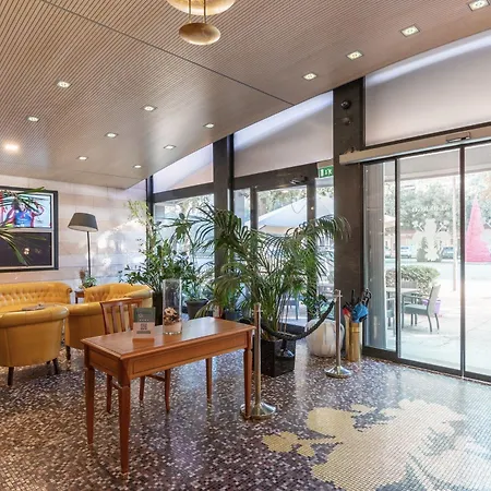 Hotiday Discovery - Отель