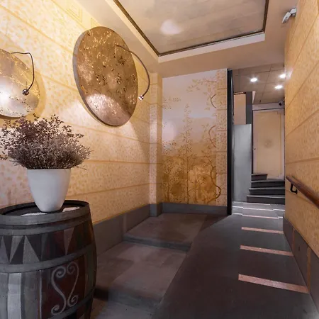 Hotiday Discovery - Отель Верона