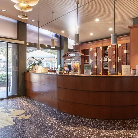 Отель Hotiday Discovery -