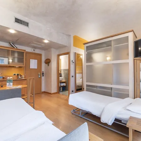 Отель Hotiday Discovery -