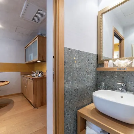 Hotiday Discovery - Отель 4*